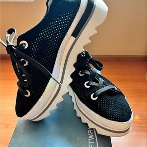 Elegant Black and White Platform Sneakers